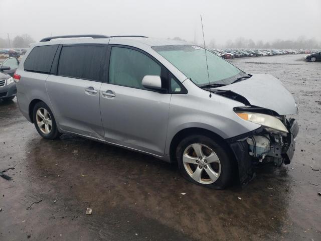 Photo 3 VIN: 5TDKK3DC7BS099862 - TOYOTA SIENNA LE 