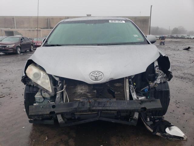 Photo 4 VIN: 5TDKK3DC7BS099862 - TOYOTA SIENNA LE 