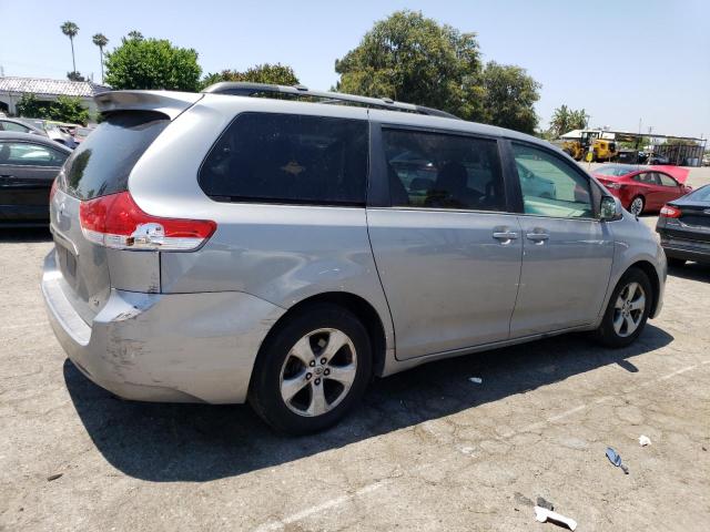 Photo 2 VIN: 5TDKK3DC7BS099926 - TOYOTA SIENNA LE 