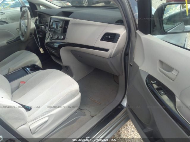 Photo 4 VIN: 5TDKK3DC7BS100296 - TOYOTA SIENNA 