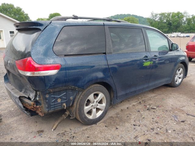 Photo 3 VIN: 5TDKK3DC7BS107099 - TOYOTA SIENNA 