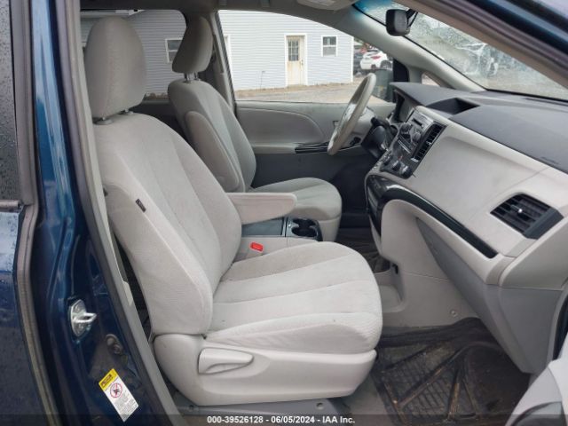 Photo 4 VIN: 5TDKK3DC7BS107099 - TOYOTA SIENNA 