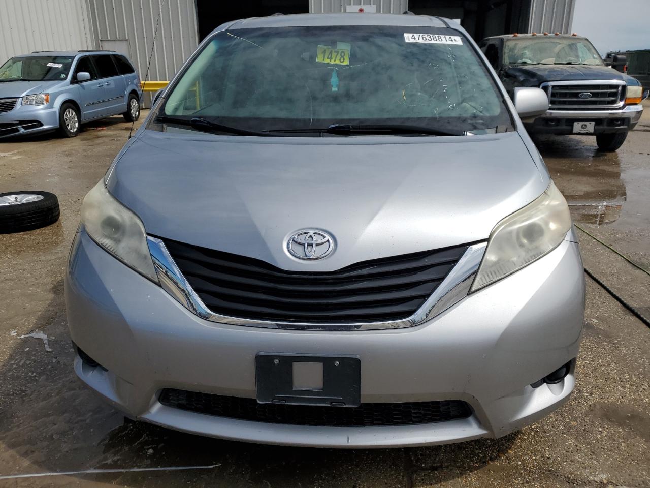 Photo 4 VIN: 5TDKK3DC7BS117583 - TOYOTA SIENNA 