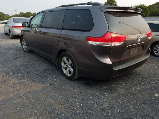 Photo 2 VIN: 5TDKK3DC7BS122251 - TOYOTA SIENNA LE 