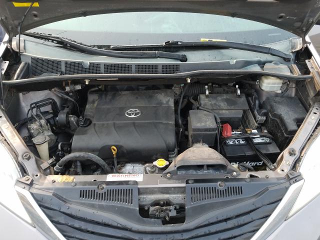 Photo 6 VIN: 5TDKK3DC7BS122251 - TOYOTA SIENNA LE 