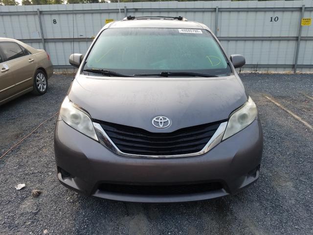 Photo 8 VIN: 5TDKK3DC7BS122251 - TOYOTA SIENNA LE 