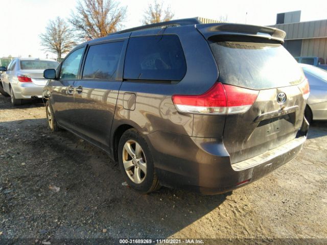 Photo 2 VIN: 5TDKK3DC7BS131791 - TOYOTA SIENNA 