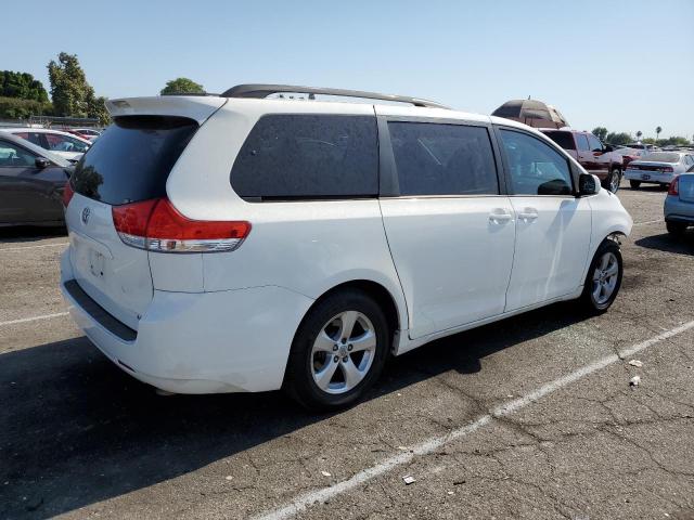 Photo 2 VIN: 5TDKK3DC7BS139096 - TOYOTA SIENNA LE 