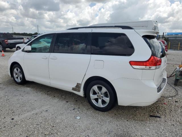 Photo 1 VIN: 5TDKK3DC7BS158358 - TOYOTA SIENNA LE 