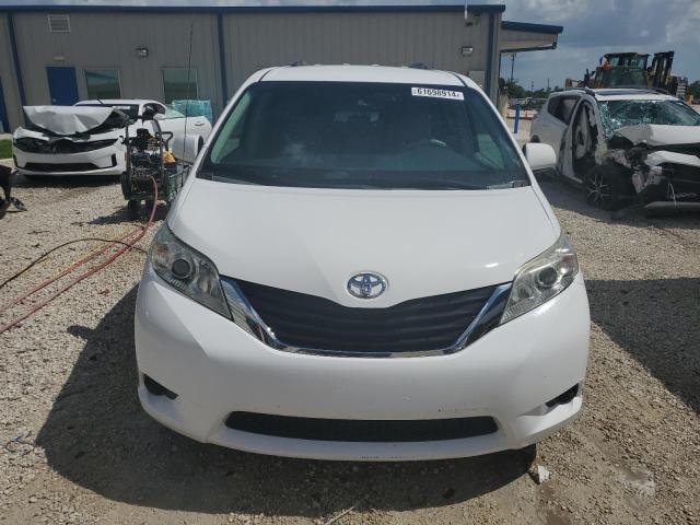 Photo 4 VIN: 5TDKK3DC7BS158358 - TOYOTA SIENNA LE 