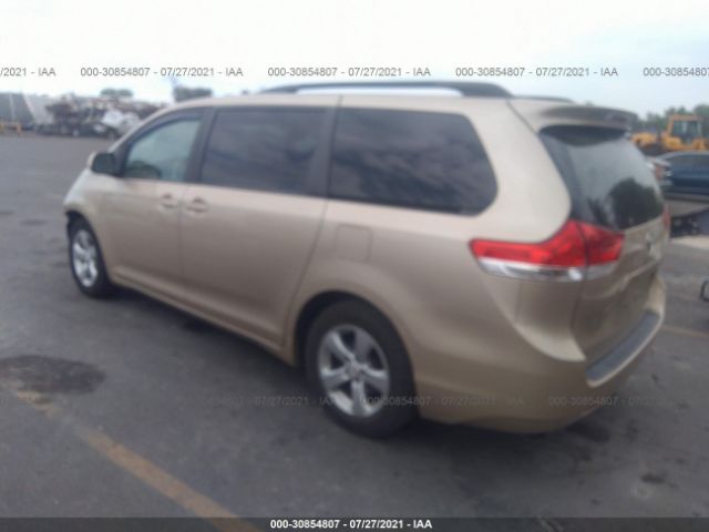 Photo 2 VIN: 5TDKK3DC7BS158697 - TOYOTA SIENNA 