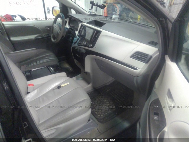 Photo 4 VIN: 5TDKK3DC7BS161227 - TOYOTA SIENNA 