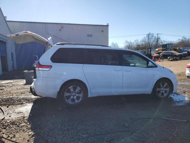 Photo 2 VIN: 5TDKK3DC7BS162801 - TOYOTA SIENNA LE 