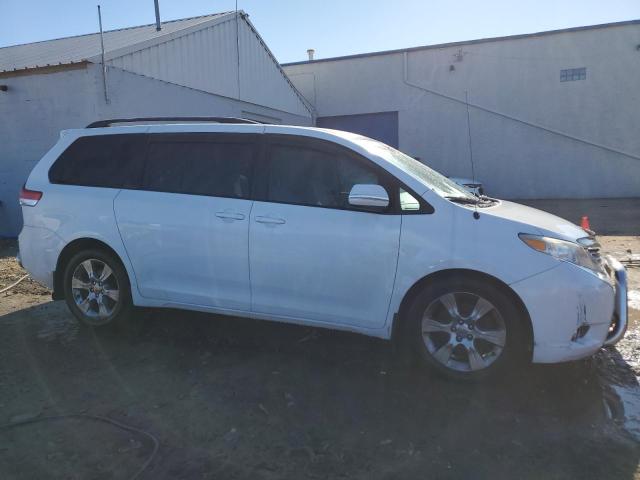 Photo 3 VIN: 5TDKK3DC7BS162801 - TOYOTA SIENNA LE 