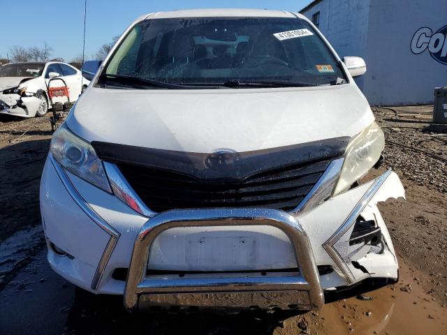 Photo 4 VIN: 5TDKK3DC7BS162801 - TOYOTA SIENNA LE 