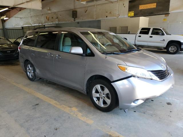 Photo 3 VIN: 5TDKK3DC7BS163771 - TOYOTA SIENNA LE 