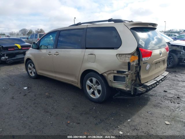 Photo 2 VIN: 5TDKK3DC7BS172650 - TOYOTA SIENNA 