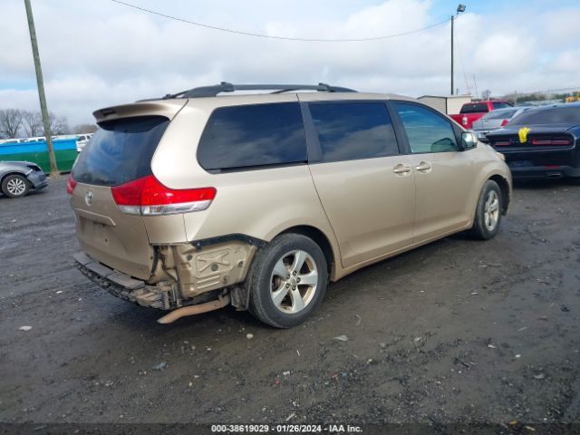 Photo 3 VIN: 5TDKK3DC7BS172650 - TOYOTA SIENNA 