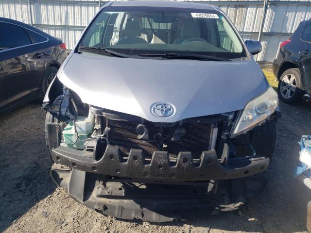 Photo 4 VIN: 5TDKK3DC7CS176523 - TOYOTA SIENNA LE 