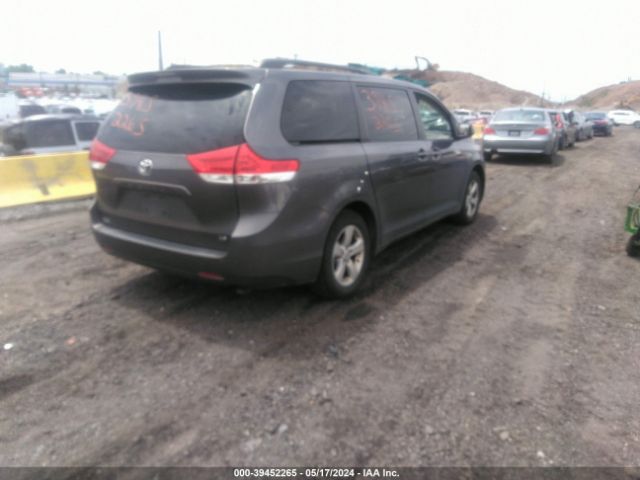 Photo 3 VIN: 5TDKK3DC7CS178062 - TOYOTA SIENNA 