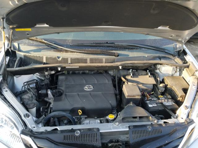 Photo 6 VIN: 5TDKK3DC7CS182712 - TOYOTA SIENNA LE 