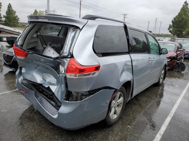 Photo 2 VIN: 5TDKK3DC7CS203137 - TOYOTA SIENNA LE 