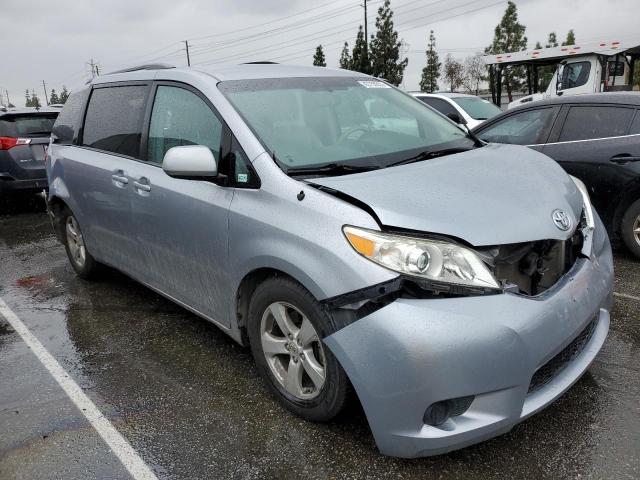 Photo 3 VIN: 5TDKK3DC7CS203137 - TOYOTA SIENNA LE 