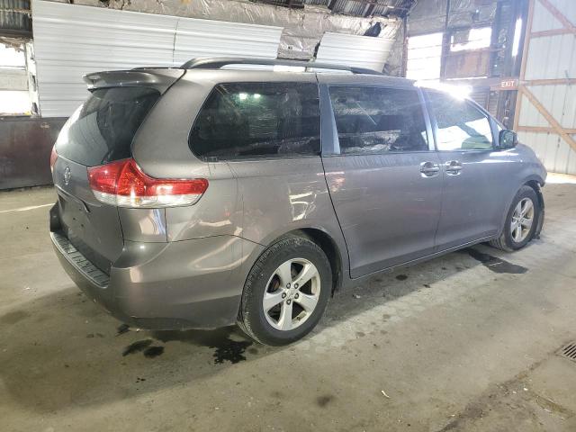 Photo 2 VIN: 5TDKK3DC7CS211464 - TOYOTA SIENNA LE 