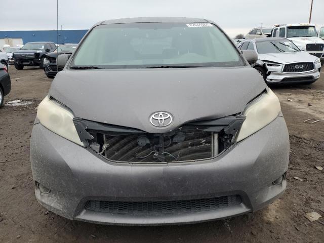 Photo 4 VIN: 5TDKK3DC7CS235537 - TOYOTA SIENNA LE 