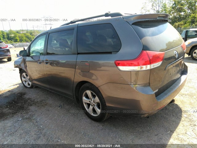 Photo 2 VIN: 5TDKK3DC7CS237305 - TOYOTA SIENNA 