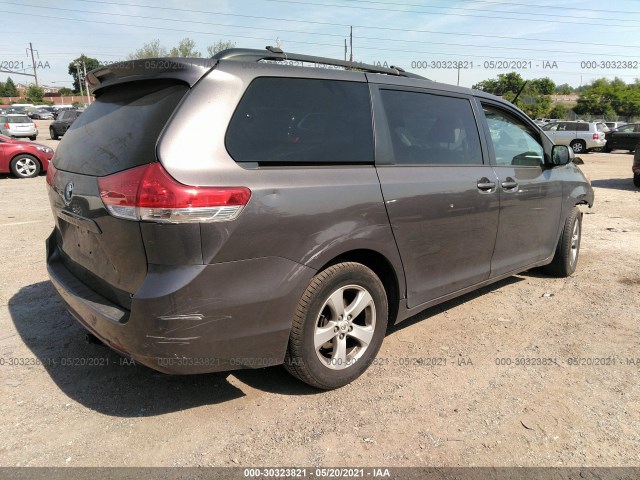 Photo 3 VIN: 5TDKK3DC7CS237305 - TOYOTA SIENNA 