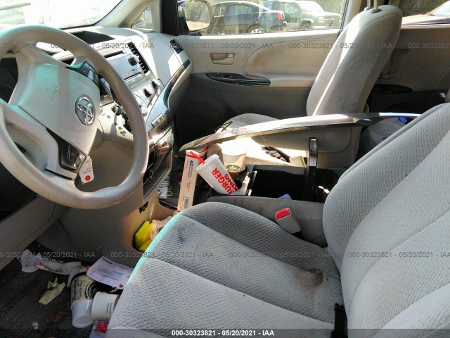 Photo 4 VIN: 5TDKK3DC7CS237305 - TOYOTA SIENNA 