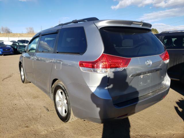 Photo 2 VIN: 5TDKK3DC7CS245856 - TOYOTA SIENNA LE 