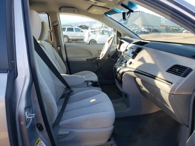 Photo 4 VIN: 5TDKK3DC7CS245856 - TOYOTA SIENNA LE 