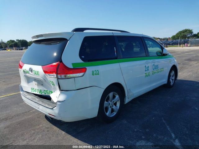 Photo 3 VIN: 5TDKK3DC7CS255142 - TOYOTA SIENNA 