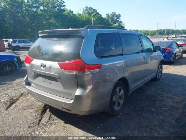 Photo 3 VIN: 5TDKK3DC7CS257702 - TOYOTA SIENNA 