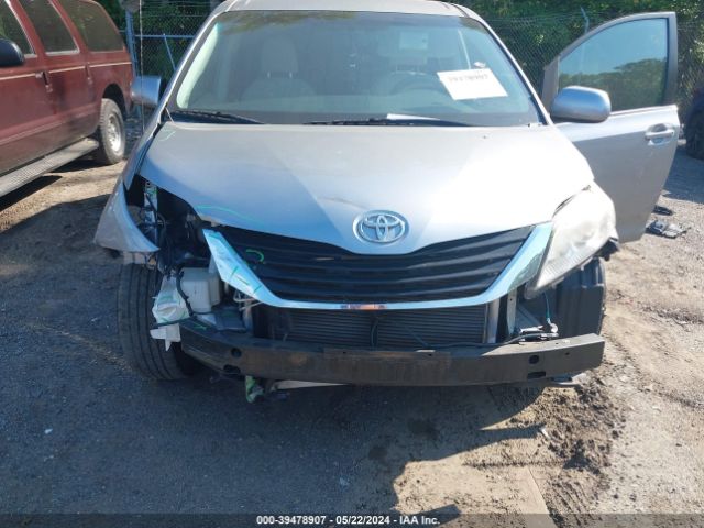 Photo 5 VIN: 5TDKK3DC7CS257702 - TOYOTA SIENNA 