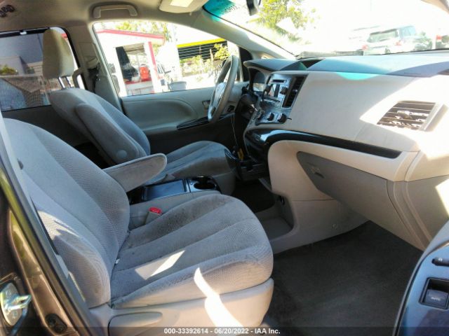 Photo 4 VIN: 5TDKK3DC7CS278422 - TOYOTA SIENNA 