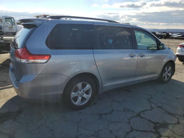 Photo 2 VIN: 5TDKK3DC7DS305393 - TOYOTA SIENNA LE 