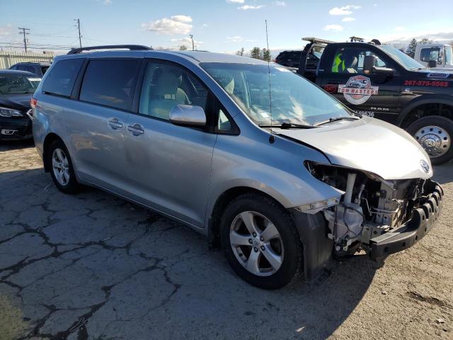 Photo 3 VIN: 5TDKK3DC7DS305393 - TOYOTA SIENNA LE 