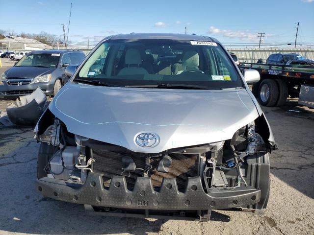 Photo 4 VIN: 5TDKK3DC7DS305393 - TOYOTA SIENNA LE 