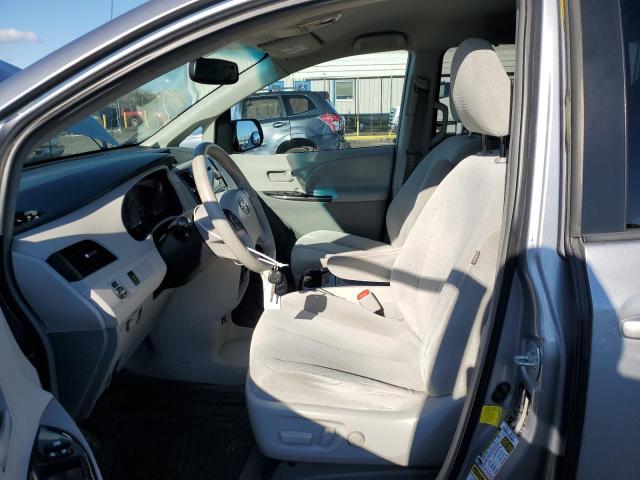 Photo 6 VIN: 5TDKK3DC7DS305393 - TOYOTA SIENNA LE 