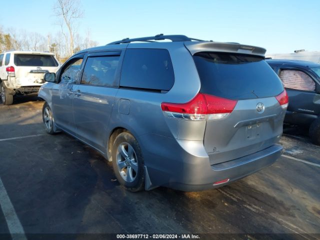 Photo 2 VIN: 5TDKK3DC7DS330987 - TOYOTA SIENNA 