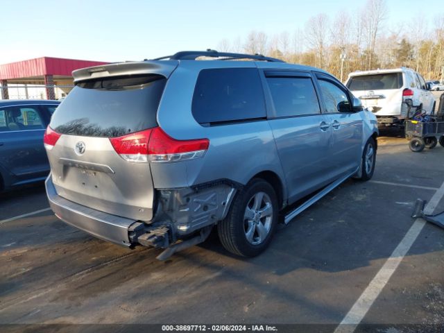 Photo 3 VIN: 5TDKK3DC7DS330987 - TOYOTA SIENNA 