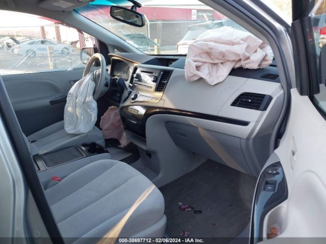 Photo 4 VIN: 5TDKK3DC7DS330987 - TOYOTA SIENNA 