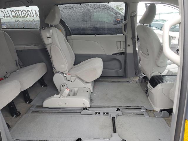 Photo 10 VIN: 5TDKK3DC7DS340029 - TOYOTA SIENNA LE 