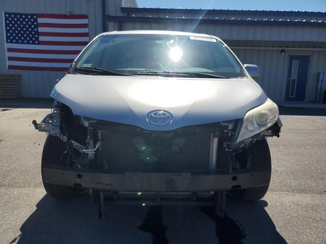 Photo 4 VIN: 5TDKK3DC7DS340029 - TOYOTA SIENNA LE 