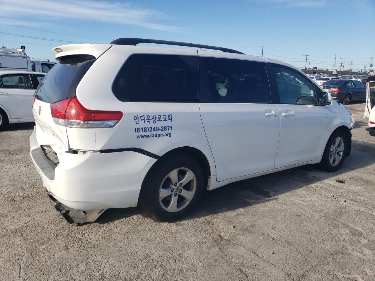 Photo 2 VIN: 5TDKK3DC7DS349328 - TOYOTA SIENNA 