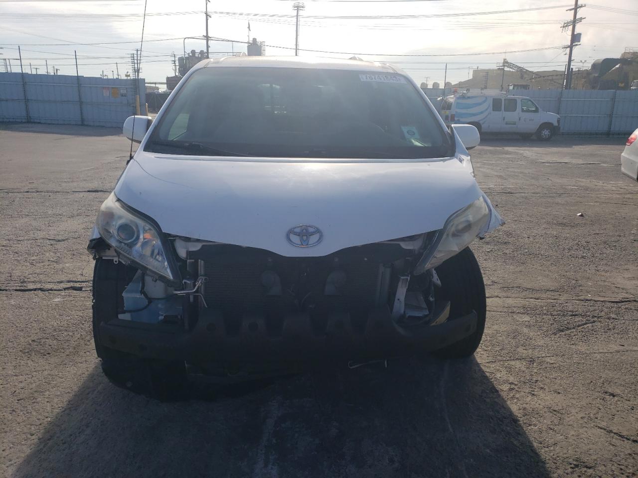 Photo 4 VIN: 5TDKK3DC7DS349328 - TOYOTA SIENNA 