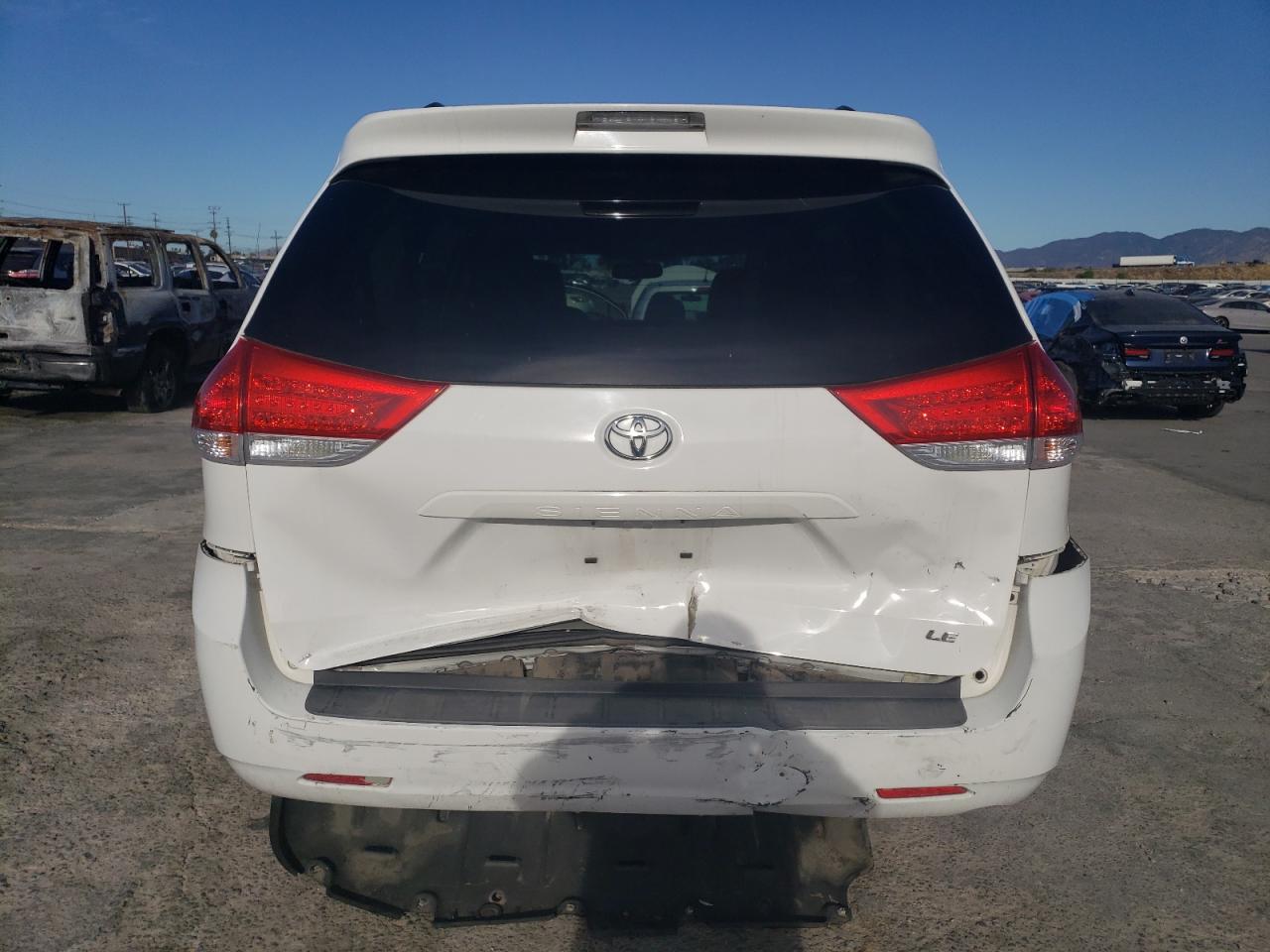 Photo 5 VIN: 5TDKK3DC7DS349328 - TOYOTA SIENNA 